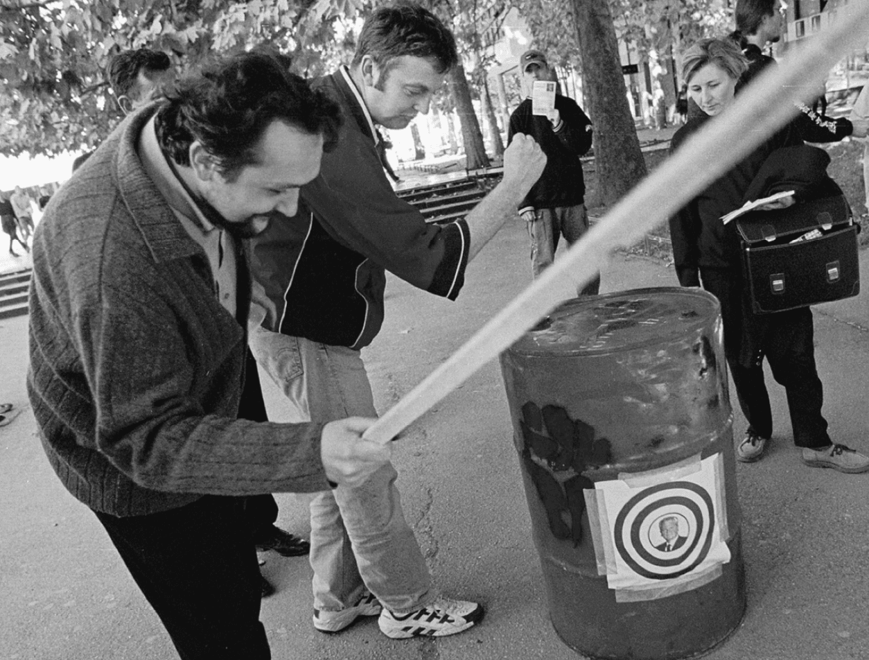 L'OBJET ABSURDE COMME FORME DE PROTESTATION