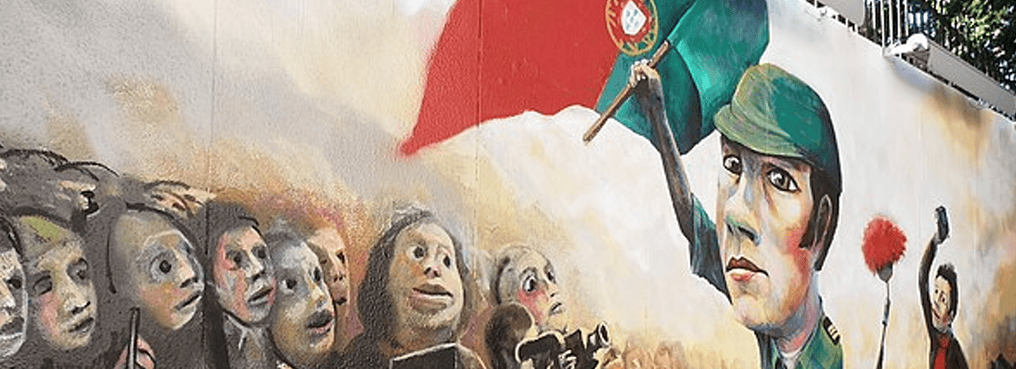 Peinture murale réalisée en 2014, 40 ans après la Révolution des oeillets, à Lisbonne au Portugal