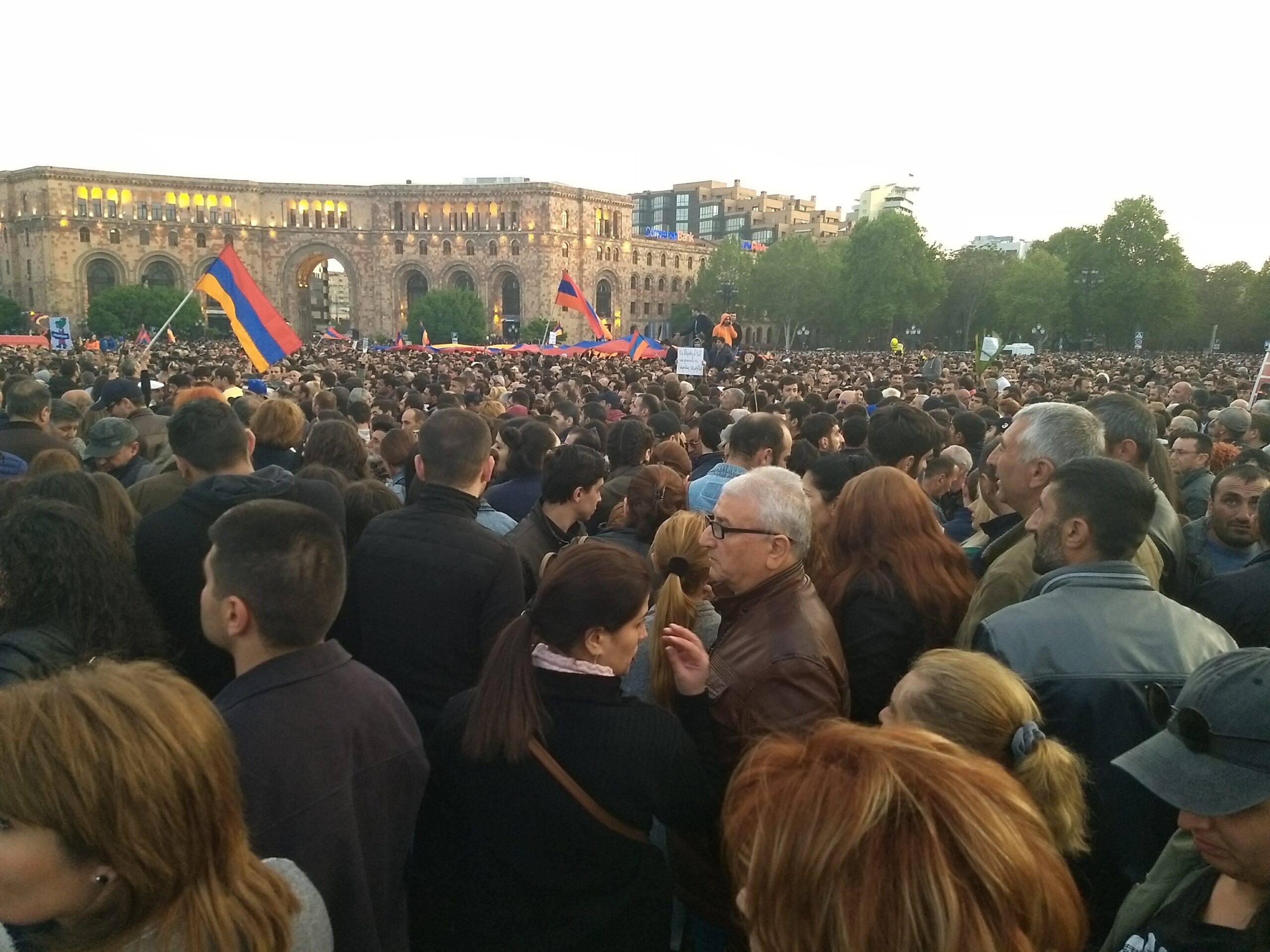Manifestation sur la place de la République à Erevan, le 22 avril 2018