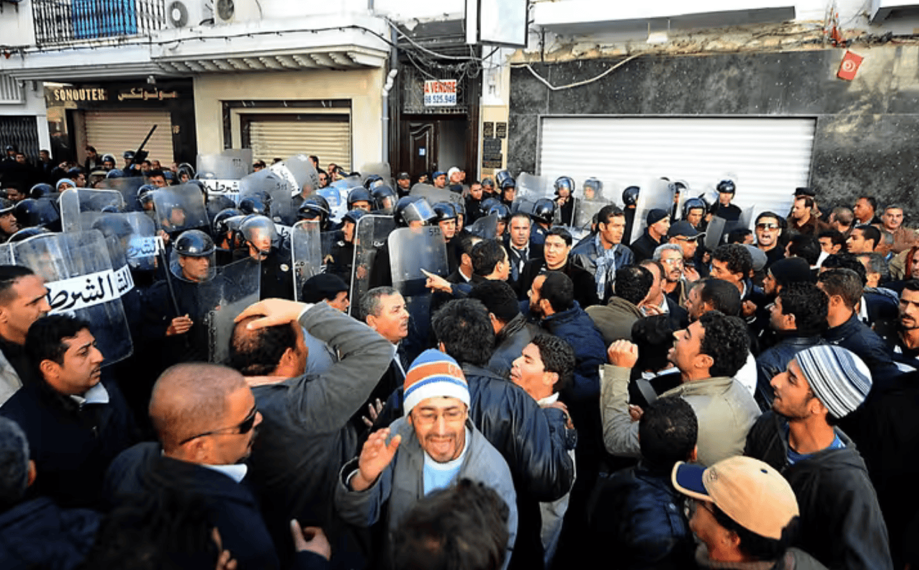 Tunisie : les trajectoires divergentes des forces de sécurité en 2011